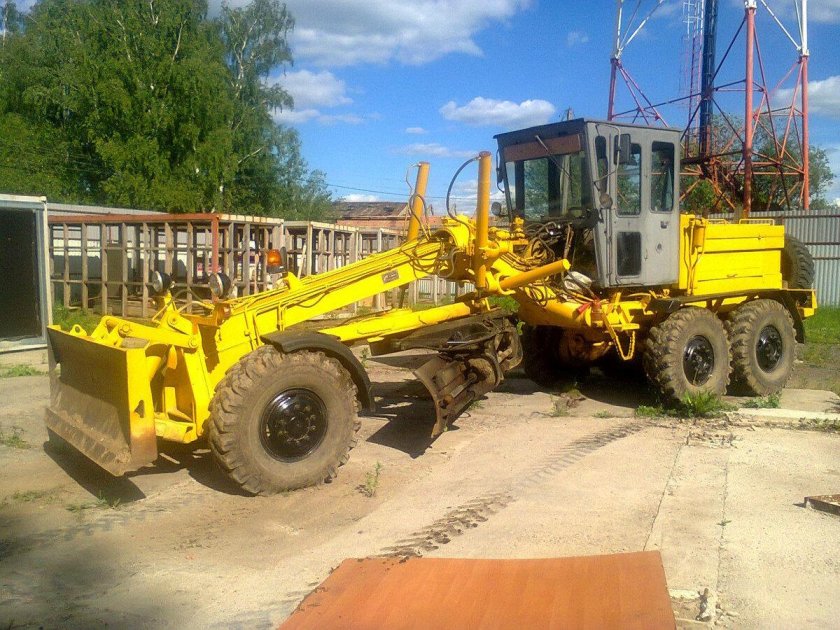 Автогрейдер ДЗ-122