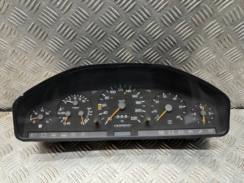 Знак прибор Мерседес сечка 202 1998