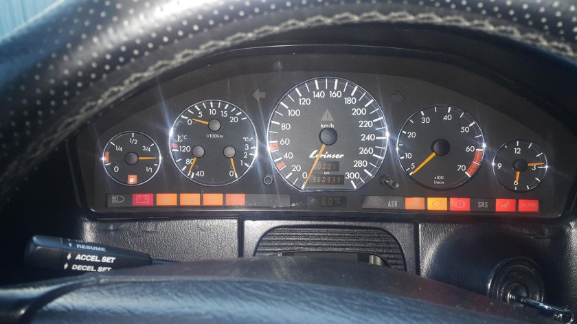 Приборная панель Мерседес 140