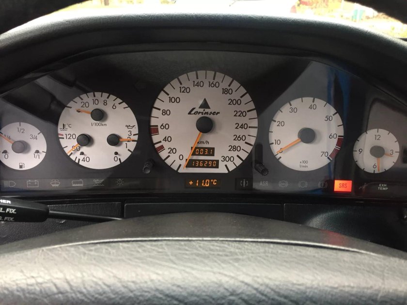 Приборная панель Мерседес 140