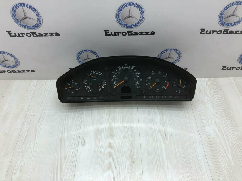 Панель приборов мерседес