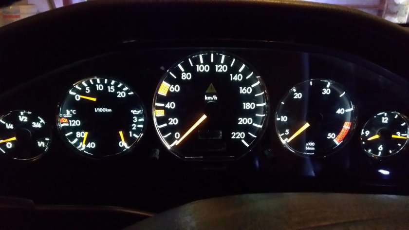 Приборка Мерседес 140