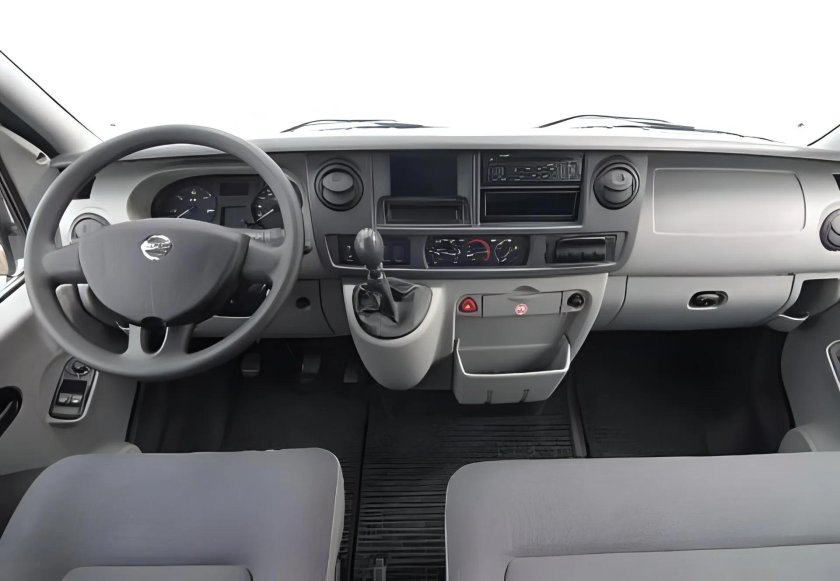 Ниссан Интерстар салон