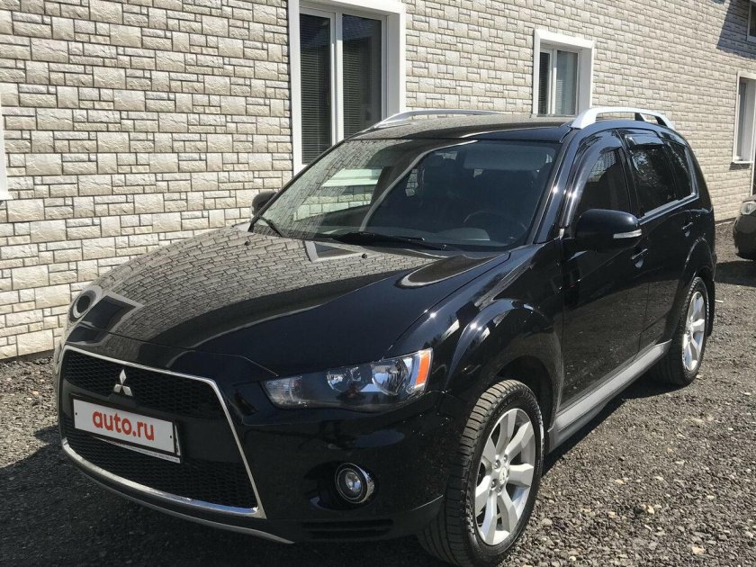 Mitsubishi Outlander XL 2012 черный