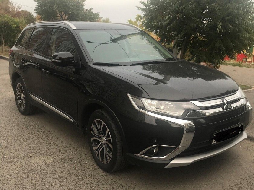Mitsubishi Outlander 2015 Black