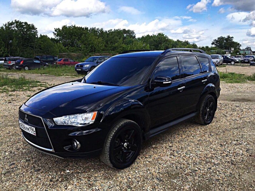 Mitsubishi Outlander 2010 черный