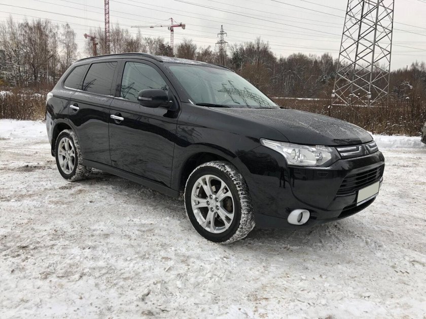 Митсубиси Аутлендер 2013 черный
