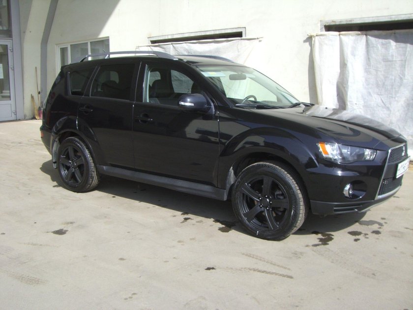 Mitsubishi Outlander XL черный