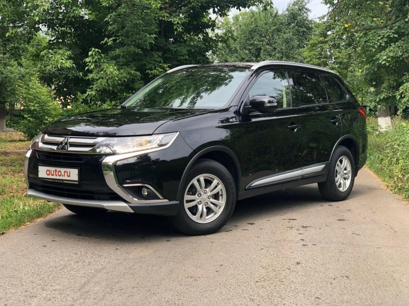 Митсубиси Аутлендер черный
