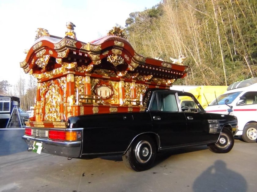 Японский катафалк Тойота