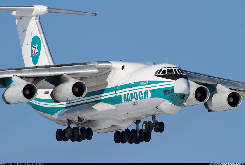 Грузовой самолет ил-76