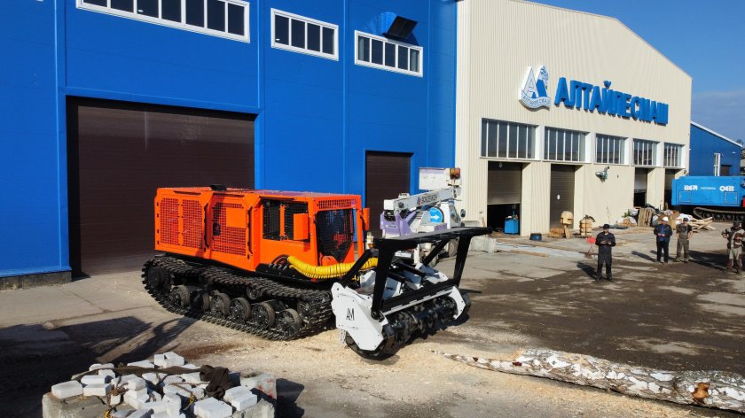 Гусеничный самосвал алтайлесмаш