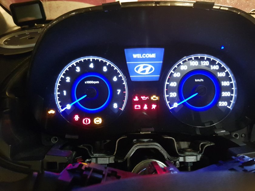 Панель приборов на Хендай Солярис 1