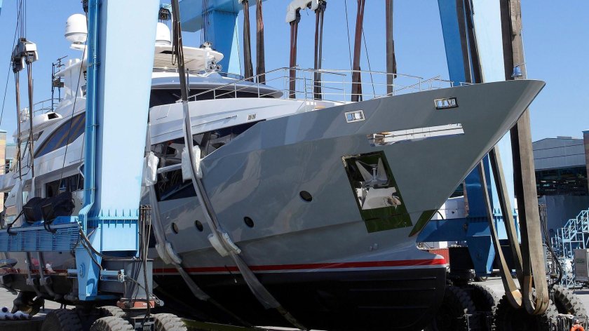 Яхта Бенетти 125