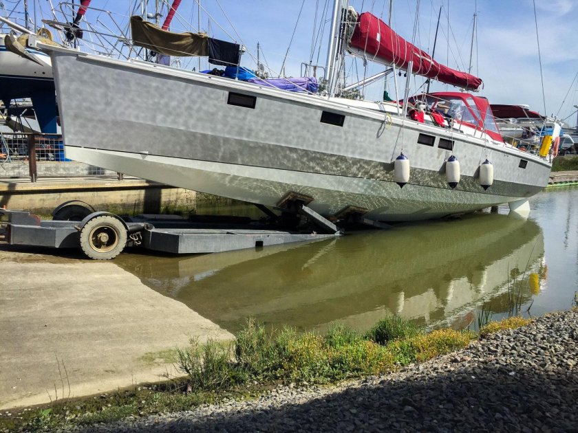 Слип для катера