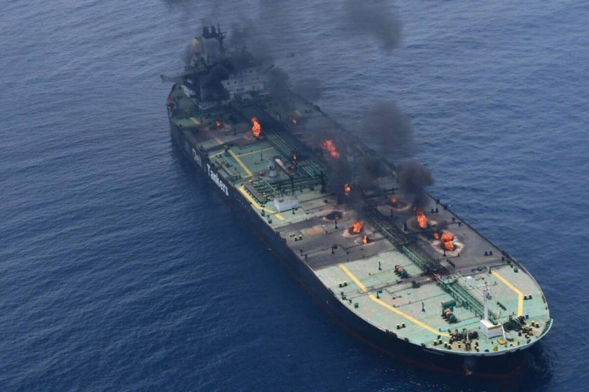 Танкер с нефтью