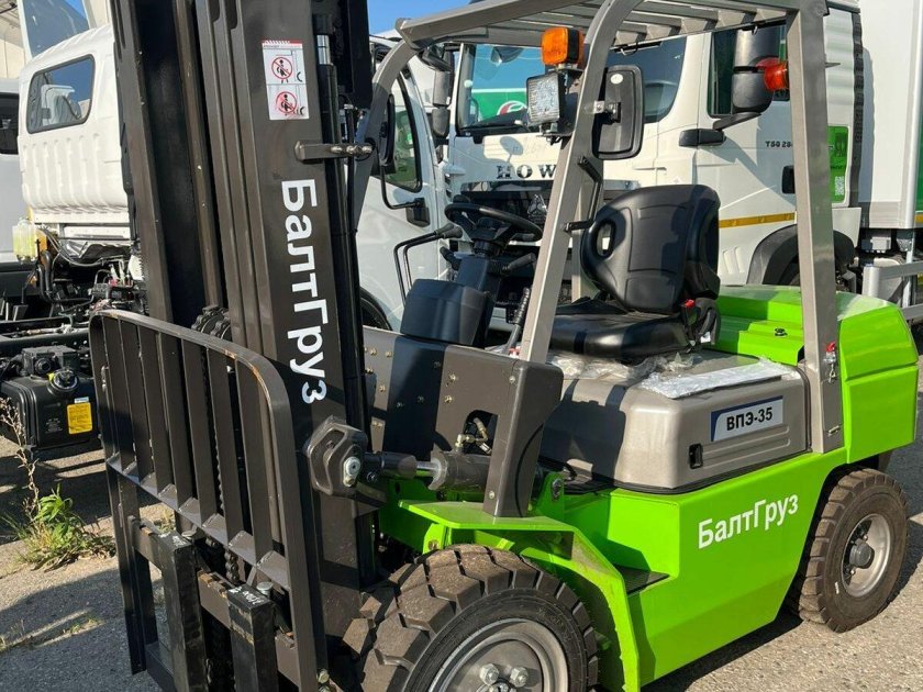 Вилочный электропогрузчик