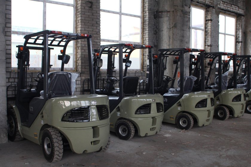 Вилочный погрузчик un forklift fd25