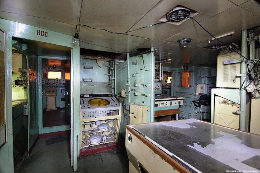 Подводная лодка изнутри камбуз