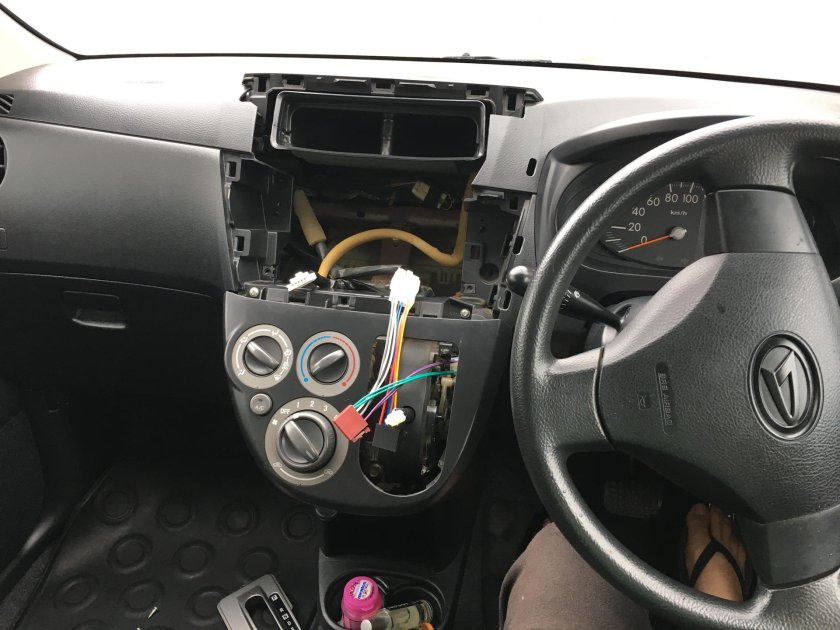 Daihatsu Mira автозвук