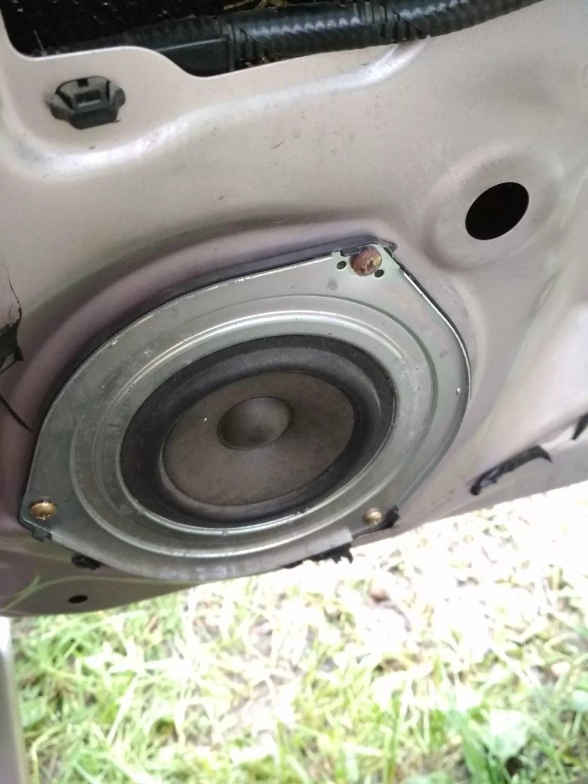 Штатные динамики тойота королла 120