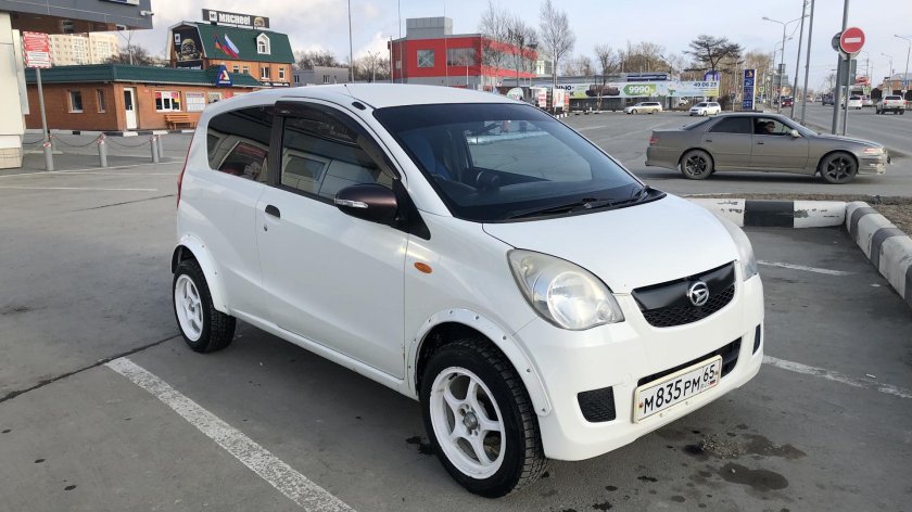 Daihatsu Mira l275