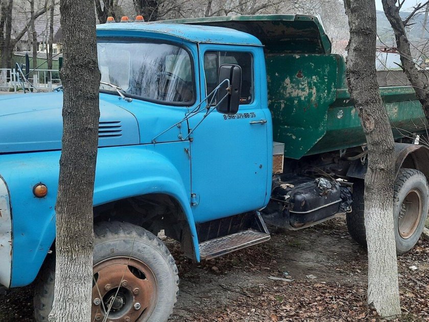 Самосвал зил