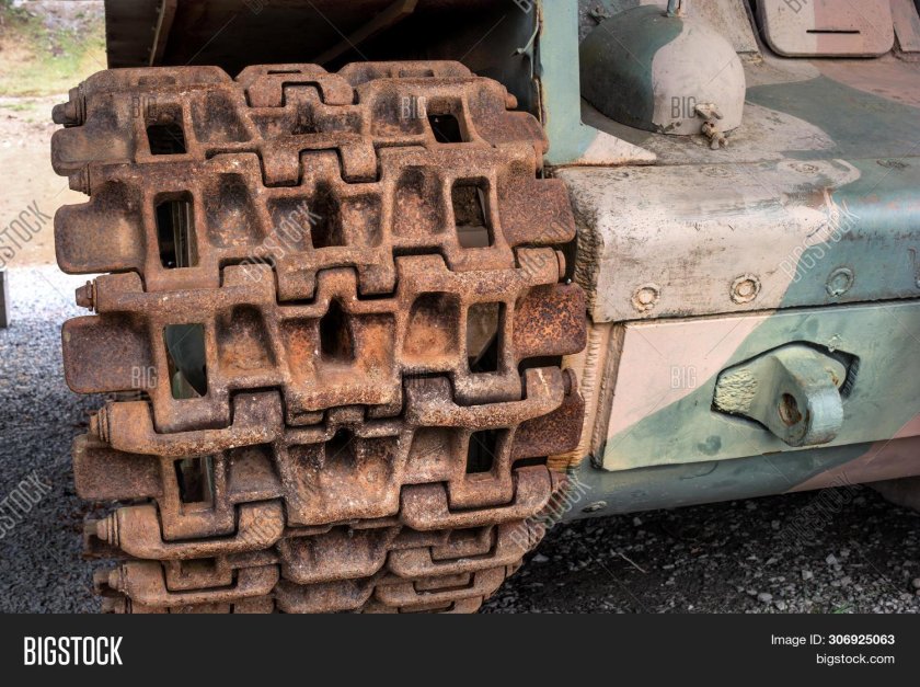 Запасные траки на танке