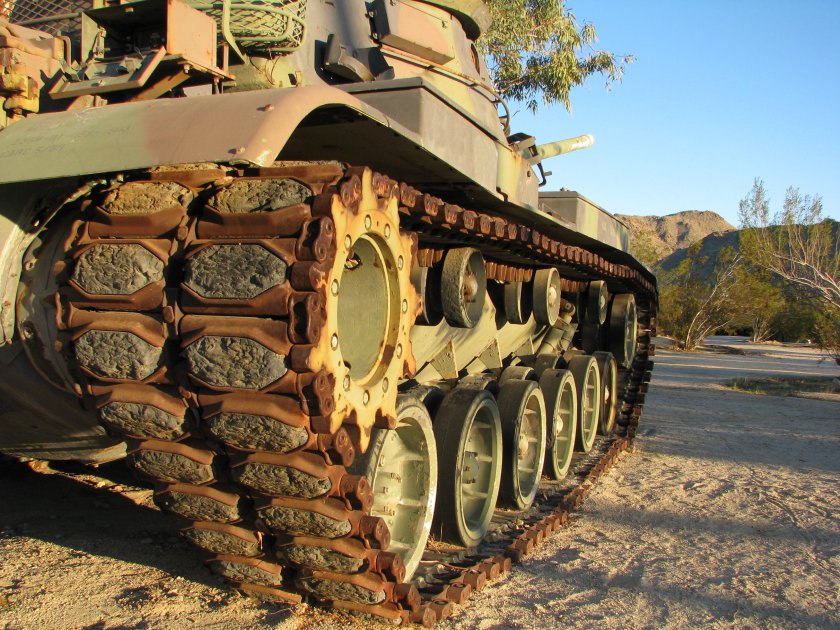 Гусеничный движитель танка т-90