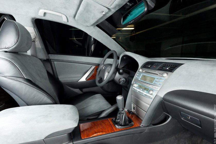 Алькантара на Камри 40