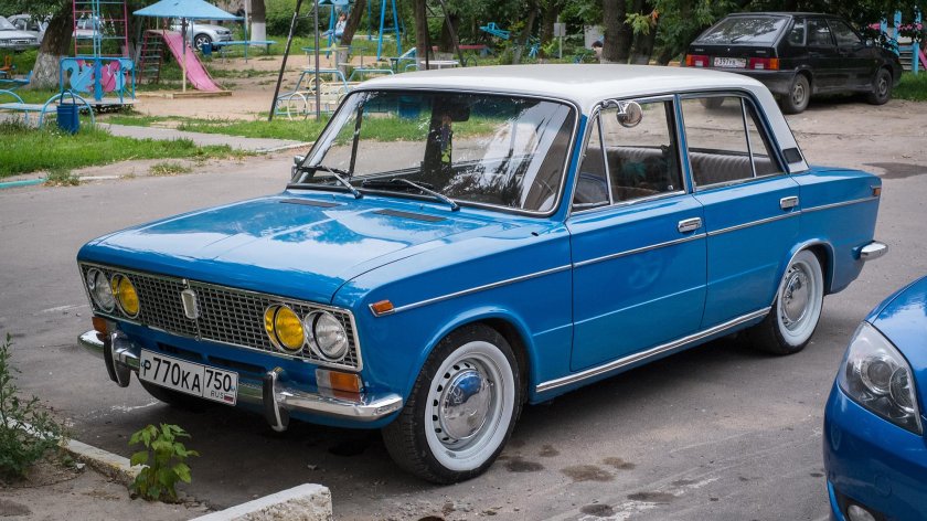 ВАЗ 2106 голубая с белой крышей