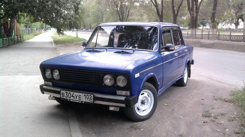 ВАЗ 2106 темно синяя
