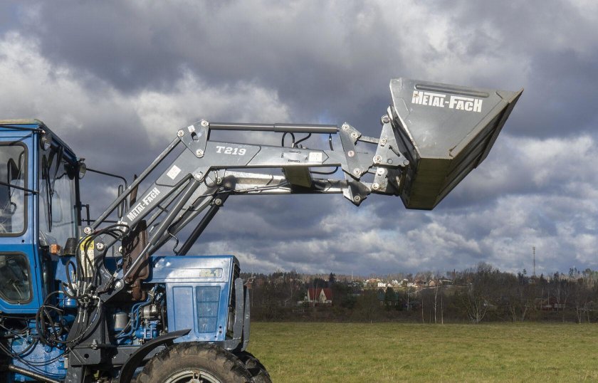 Фронтальный погрузчик ПФ 1200