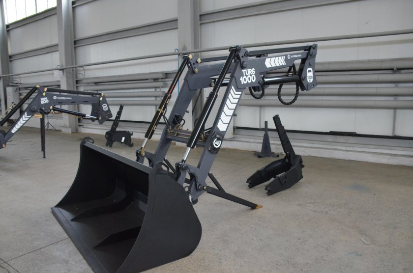 Погрузчик фронтальный Турс-1000