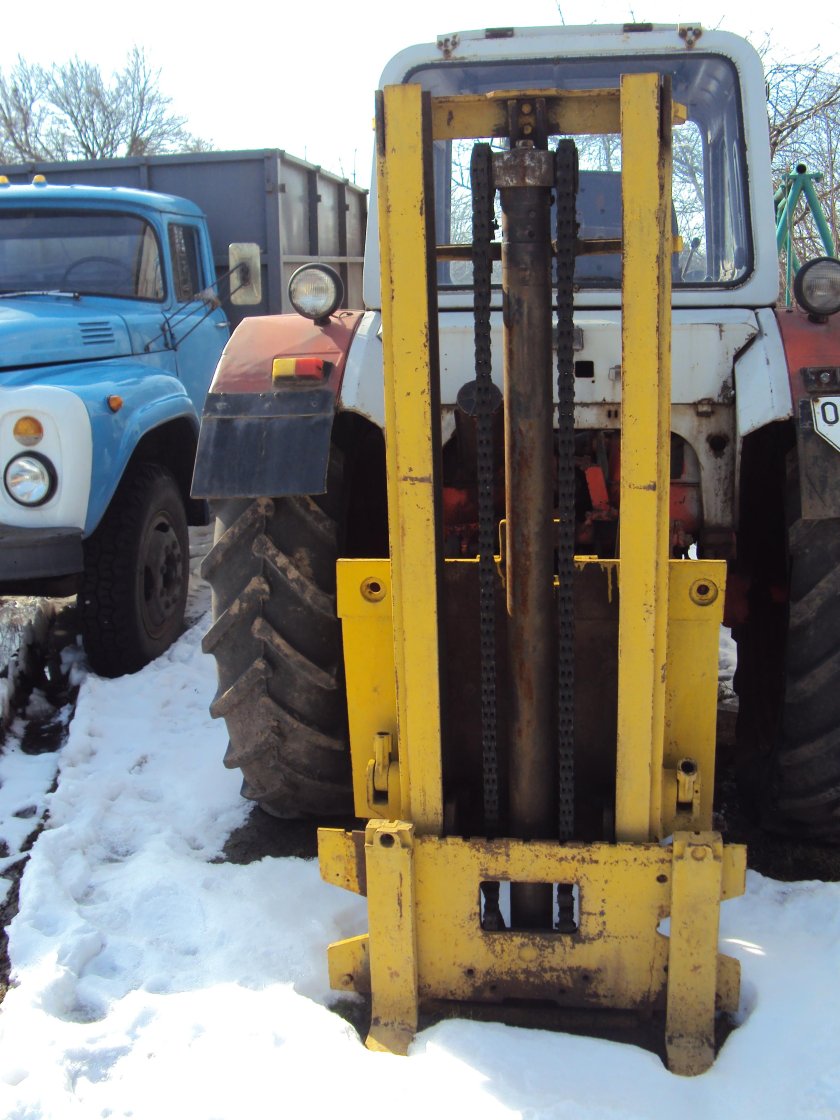 Навесной вилочный погрузчик тракторный НВП 700