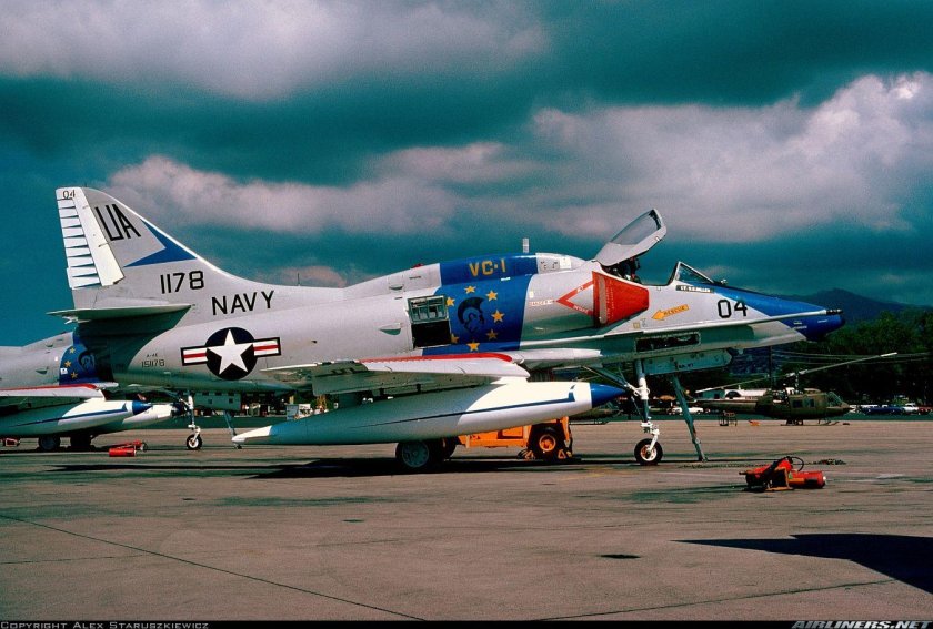 A 4 skyhawk