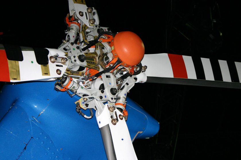 Белл 429 рулевой винт