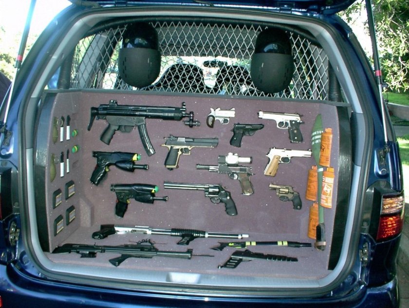 Оружия в багажнике машины