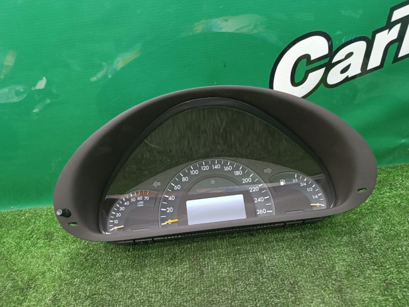 Панель приборов мерседес