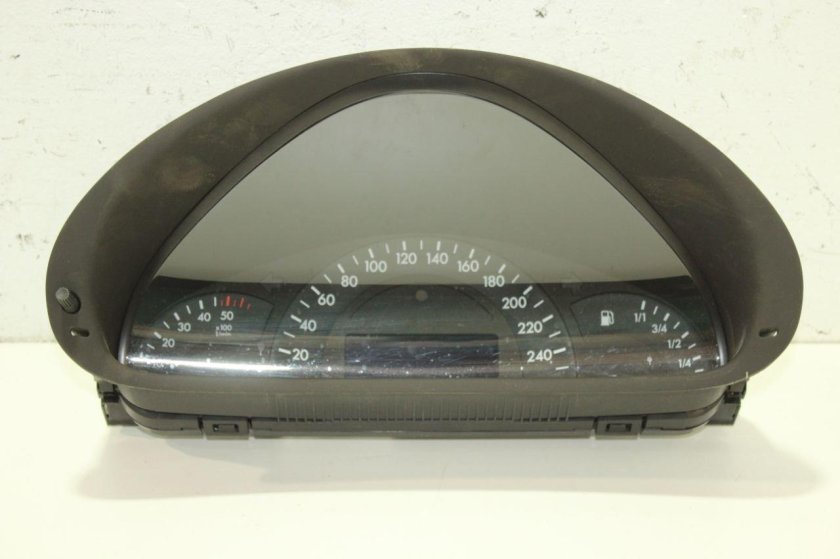 Приборная панель мерседес