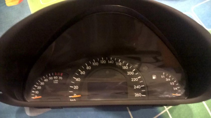 Мерседес w203 spidometr