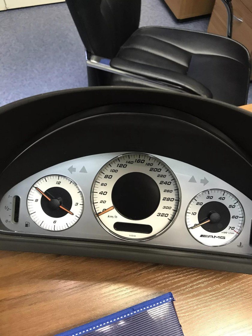 W209 приборная панель