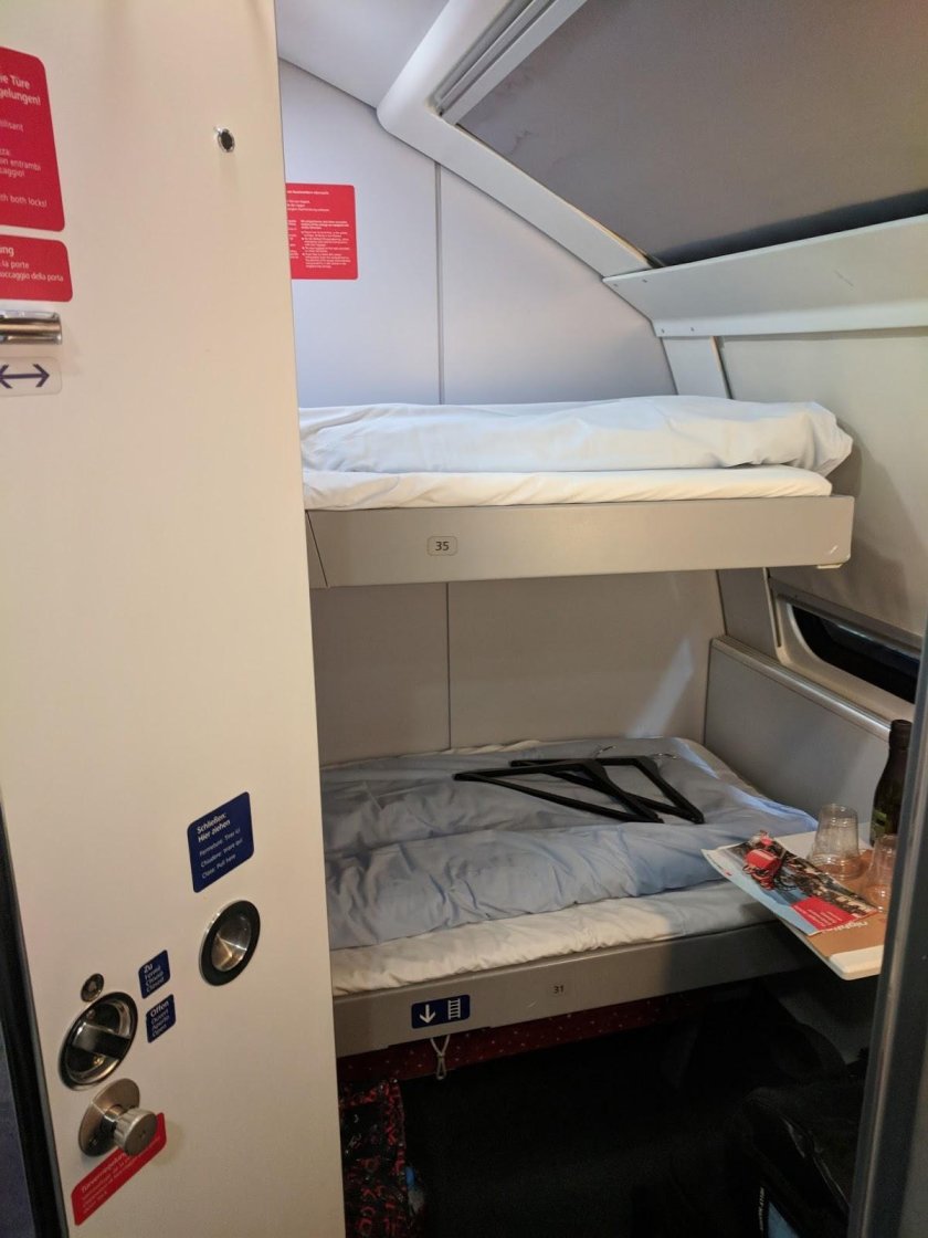 Купе двухэтажного поезда 2 этаж