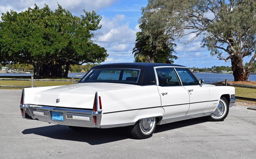 Cadillac fleetwood brougham 1974