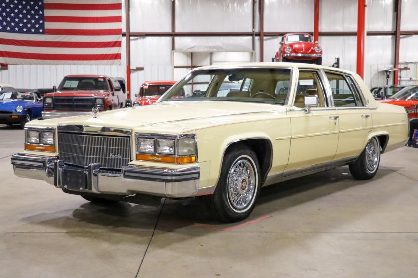 Cadillac fleetwood brougham 1986