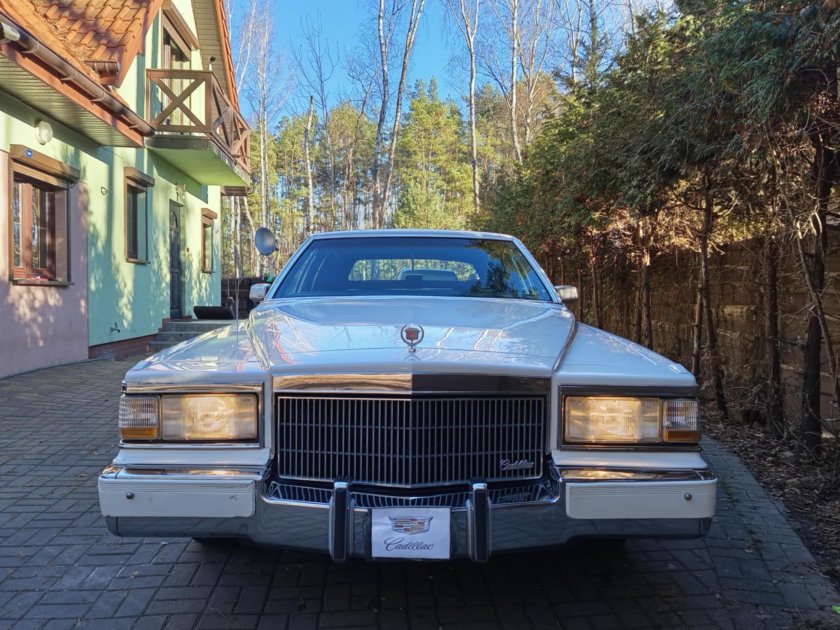 Cadillac fleetwood brougham
