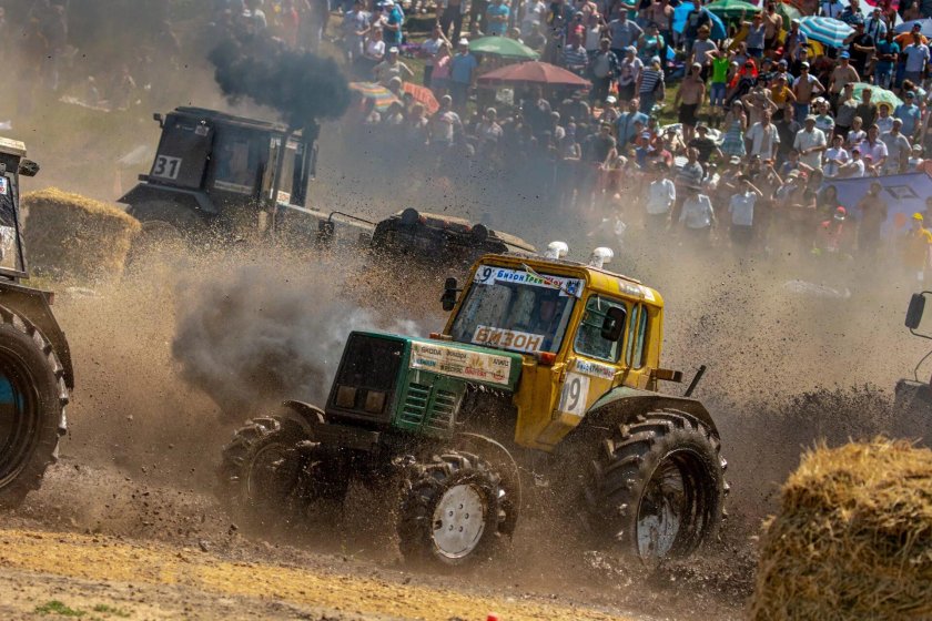 Гонки на тракторах Бизон трек шоу