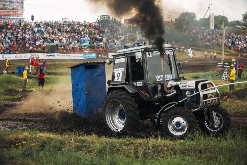 Бизон шоу гонки на тракторах