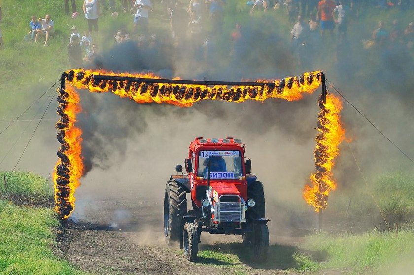 Гонки на тракторах Бизон трек шоу