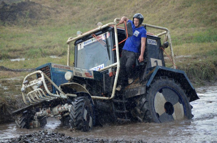 Трактор Бизон 4х4